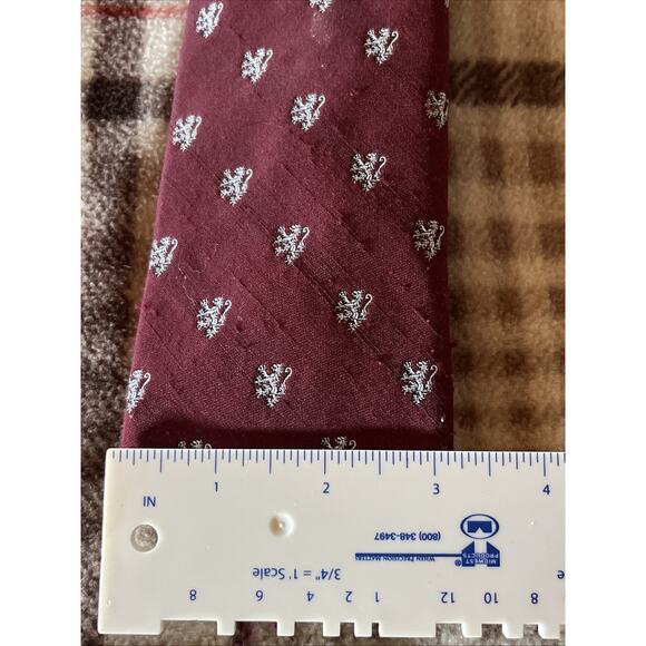 Briar Pride of England Maroon Silver Lion Crest Tie - Picture 7 of 7